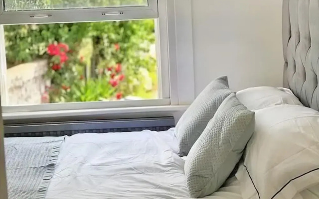 Modern Room in Centrally Located- Room 4