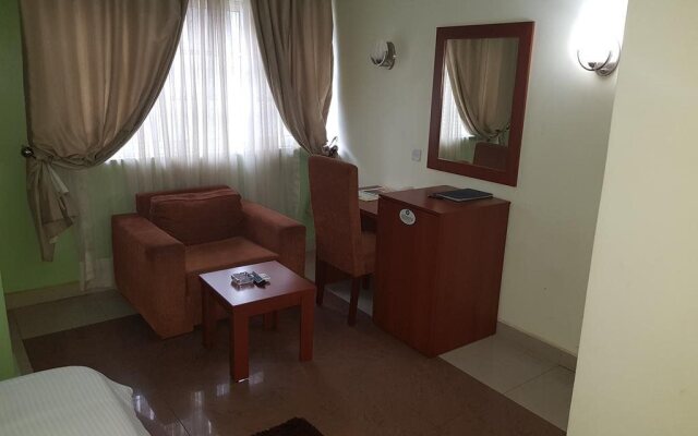 Ozom Hotel