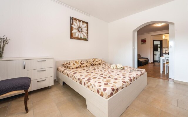 Beautiful Home in Brodarica With Wifi and 4 Bedrooms