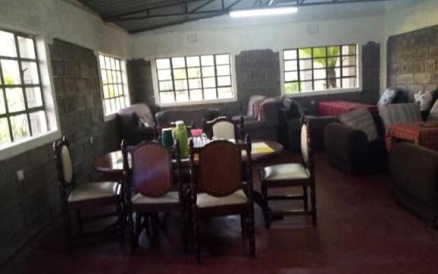 Homebase Gardens Hotel & Safaris