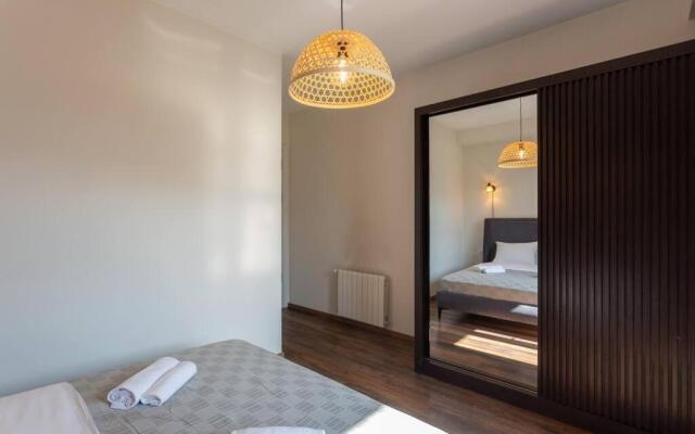 Stylish 2 BR Apartment on Chavchavadze Avenue