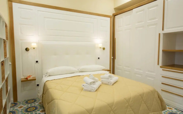 La Corte Dei Borboni