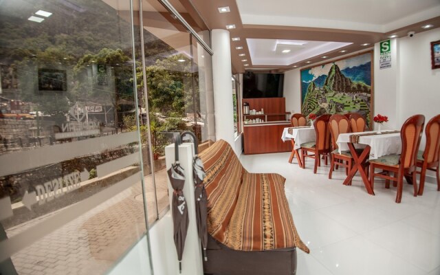 MAPILAND-Hotel Boutique. a unos pasos de la estación de tren y de autobus. Con vista al río y a las montañas