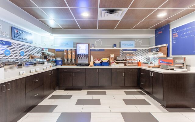 Holiday Inn Express & Suites Scottsburg by IHG