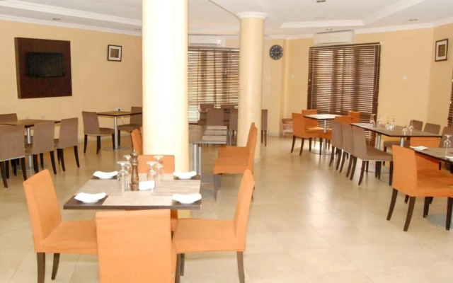 Kriscourt Hotel