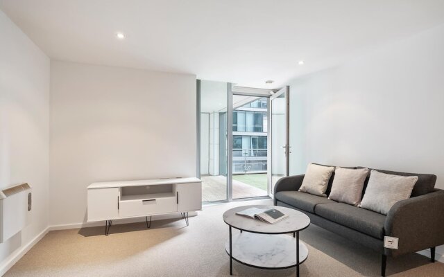 Bright, Stylish 2BR Apartment in Central Sheffield