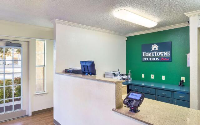 HomeTowne Studios By Red Roof Dallas - North Addison/ Tollway