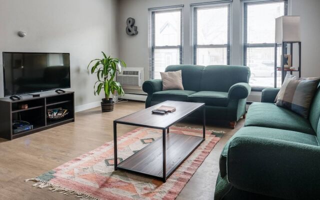 Modern Apartment in East Side Milwaukee