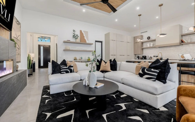 The Carlisle Experience 4 Showers Heated Pool