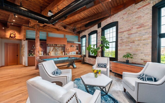 Exquisite 3BDR Penthouse in Downtown TC