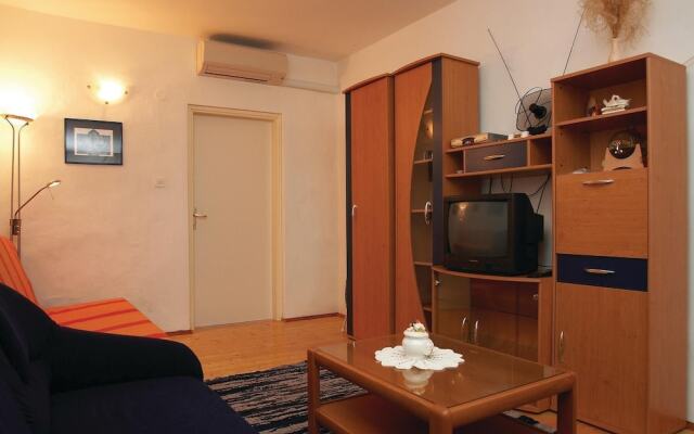Awesome Apartment in Gondolici With 1 Bedrooms