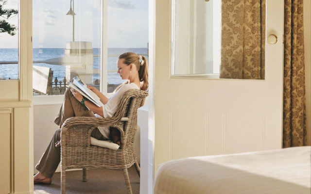Seawall Apartments