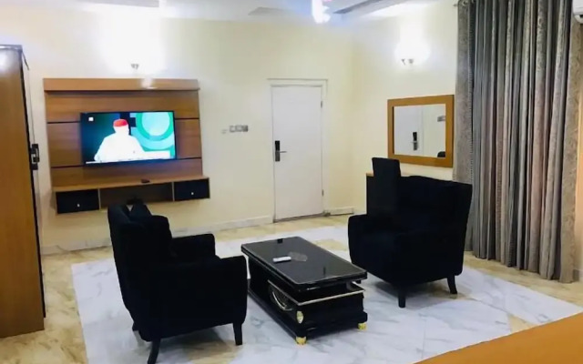 King Dee Suites and Apartments