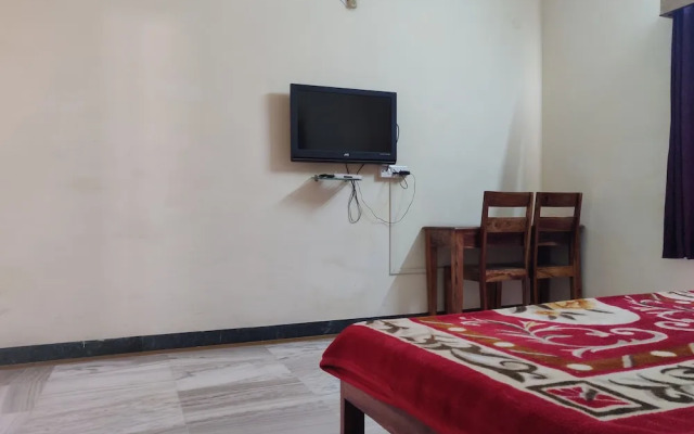 Hotel Leela Nikunj