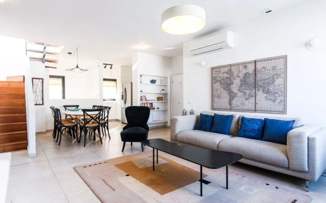 Penthouse on Frishman Duplex Parking