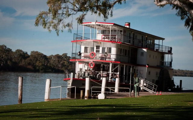 Romantic Getaways at Riverview Rise Retreats