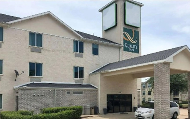 Quality Inn & Suites Roanoke - Fort Worth North
