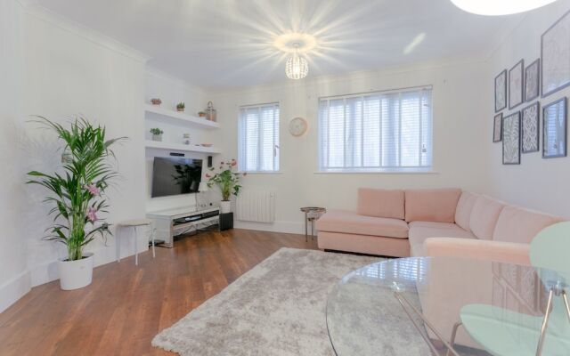 Refurbished 2 Bedroom Flat in Haggerston