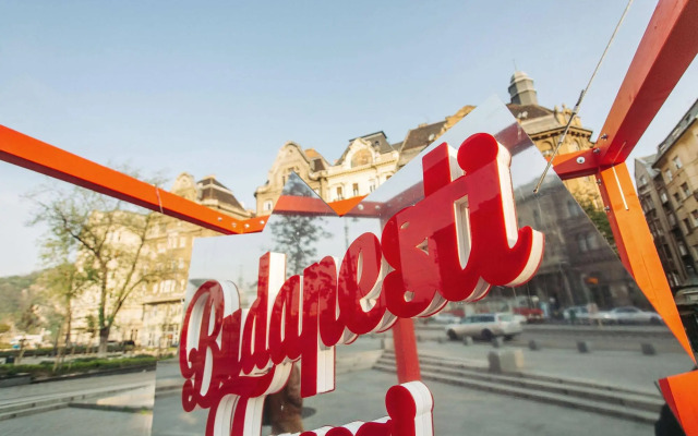 Dandy Deluxe Apartments