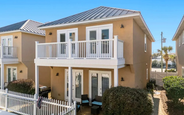 Palm Breeze Retreat Sleeps 10!