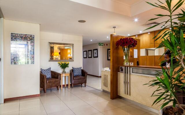 Island Club Hotel & Apartments