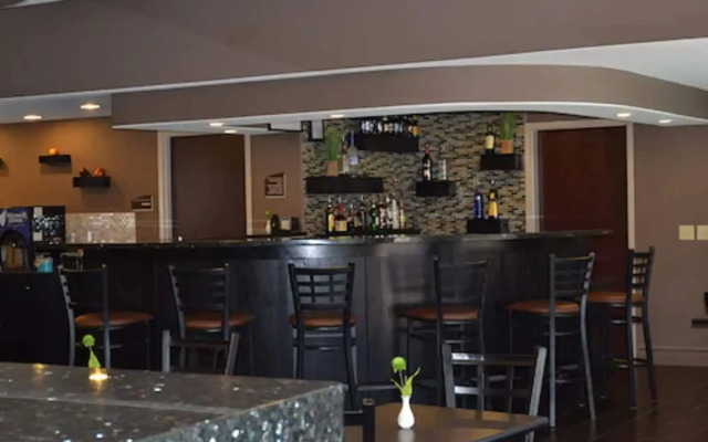 Red River Inn And Suites
