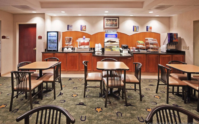 Holiday Inn Express Hotel and Suites Mesquite