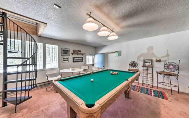 Bright Cloudcroft Condo w/ Game Room + Deck!