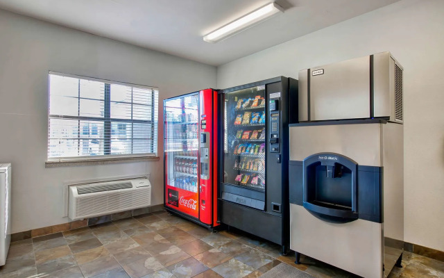 OYO Townhouse Beaumont Medical Center Area