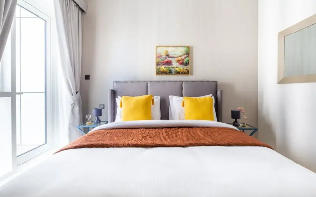 Luxuriously Elegant 2BR Apartment in Downtown Dubai