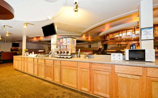 Howard Johnson by Wyndham Benton Harbor/St. Joseph