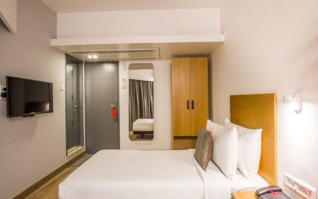 OYO Townhouse 022 Koregaon Park Pune