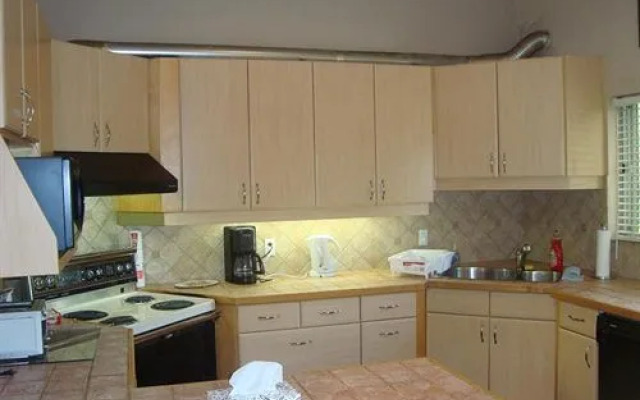 7 Bedroom Blue Mountain Chalet with Sauna & Hot Tub #35R