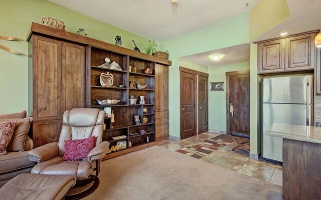 River Mnt Lodge E101