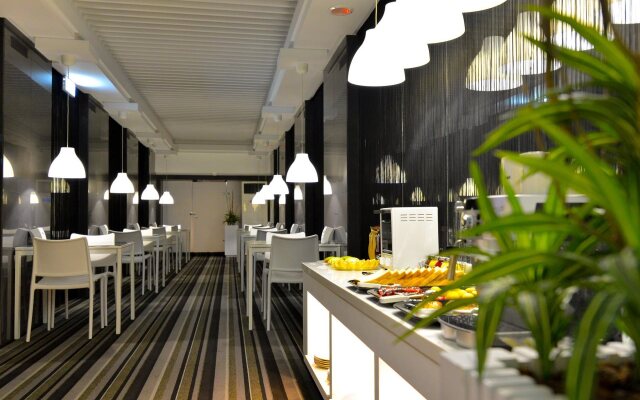 I Hotel