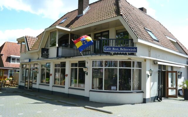 Giethoorn Villa With Modern Touch