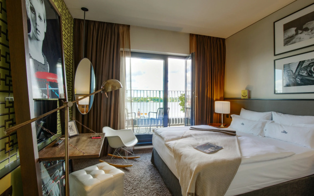 The George Hotel