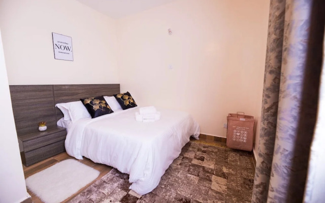 Lux Suites Coralway Apartment Langata