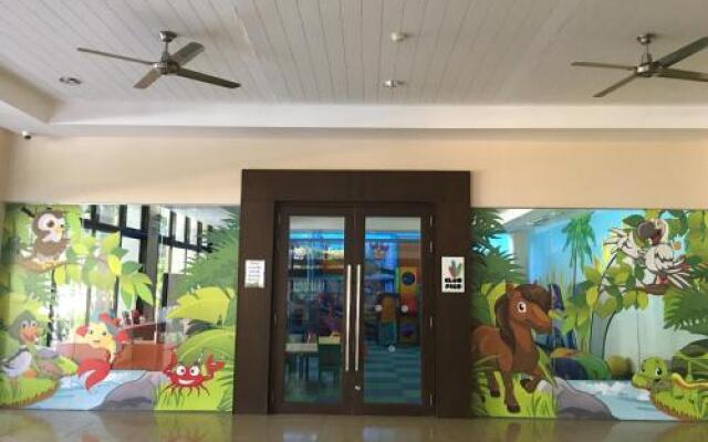 Myna Lagoon Pico de Loro