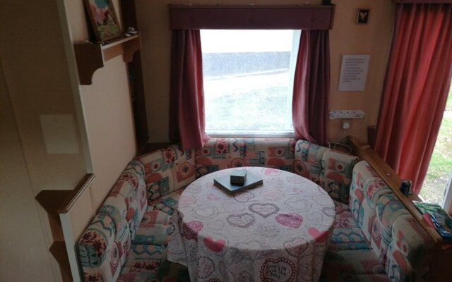 Delightful 3-bed Caravan With Fireplace, Wifi, BBQ