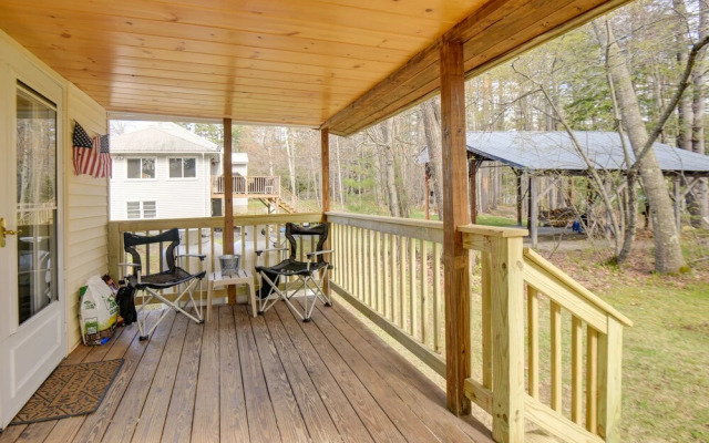 Family-friendly Bridgton Home, Steps to Lake!