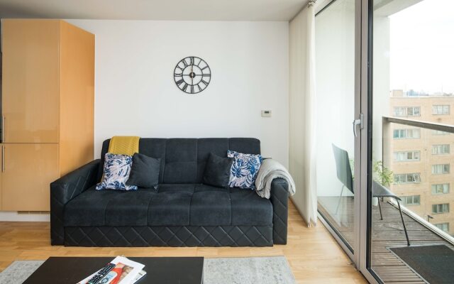 Immaculate 1-bed 1-bath Apartment in London Area