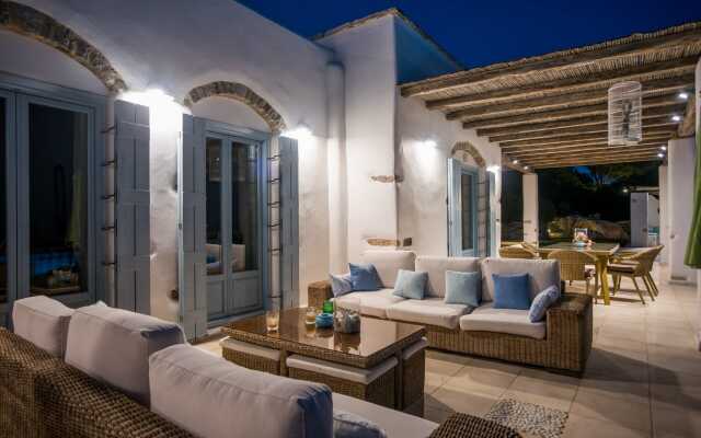 Monogram Travel Antiparos