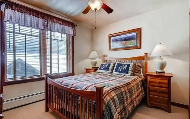 3 Bedroom Mountain View Condo Located in Historic Downtown Breckenridge with Hot Tub Access