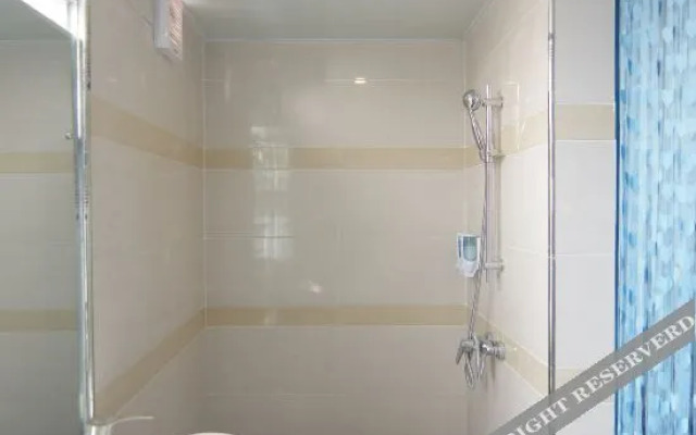 520 Theme Hotel (Xiuling Road, East Gate of Guangxi University)