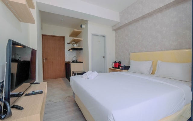 Sophisticated Studio Room At Podomoro Golf View Apartment By Travelio – Guest Rooms – Depok