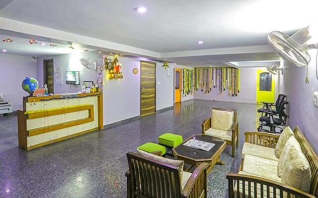 Fabhotel White House Bnb