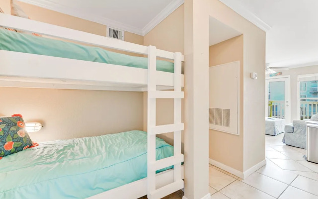 Seascape 1214 Studio Bedroom Condo by RedAwning
