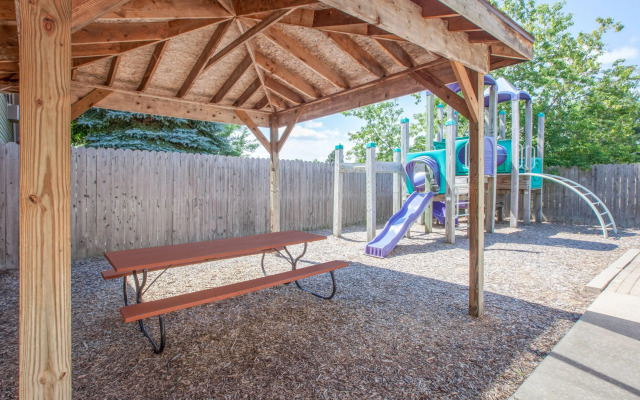 Super 8 by Wyndham Houghton Lake