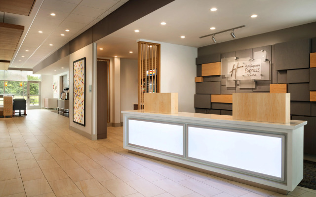 Holiday Inn Express & Suites Heath - Newark, an IHG Hotel